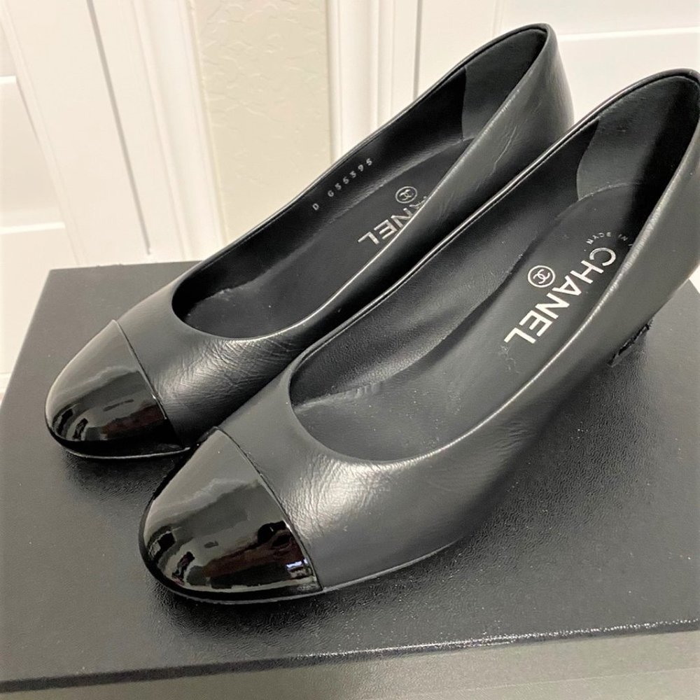 Chanel 20S Black Lambskin Cap-Toe Pointed Pumps heel